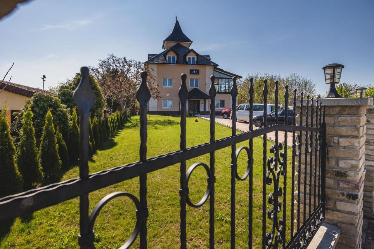 Navigator Hotell Palić Eksteriør bilde