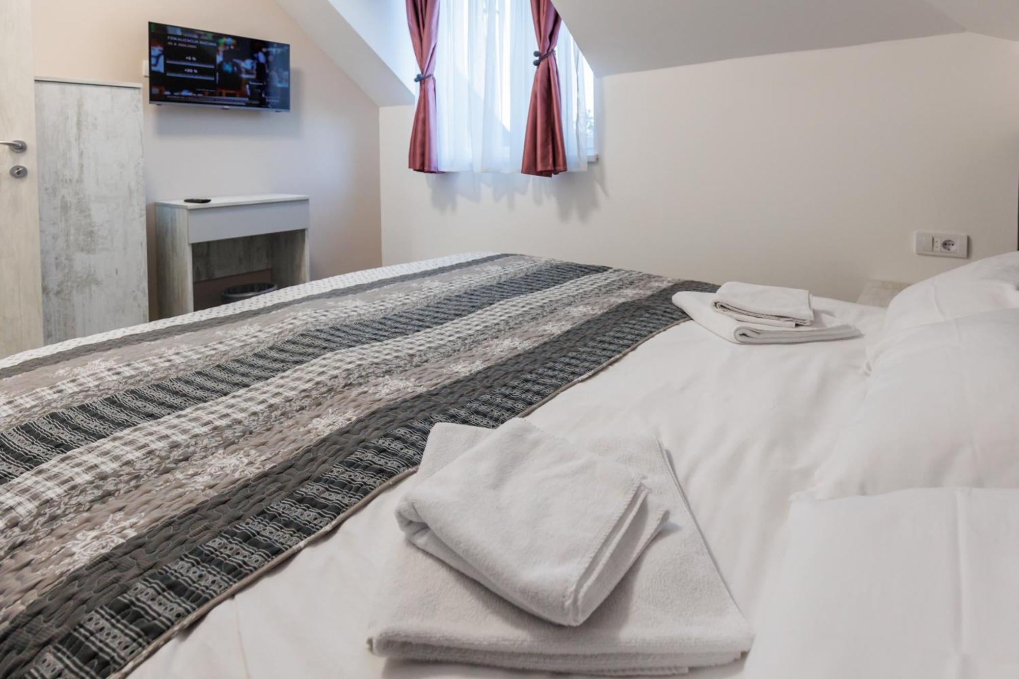 Navigator Hotell Palić Eksteriør bilde